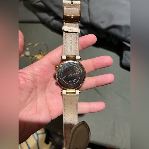 Women’s Michael Kors watch - pink/rose gold - Picture 3 of 3